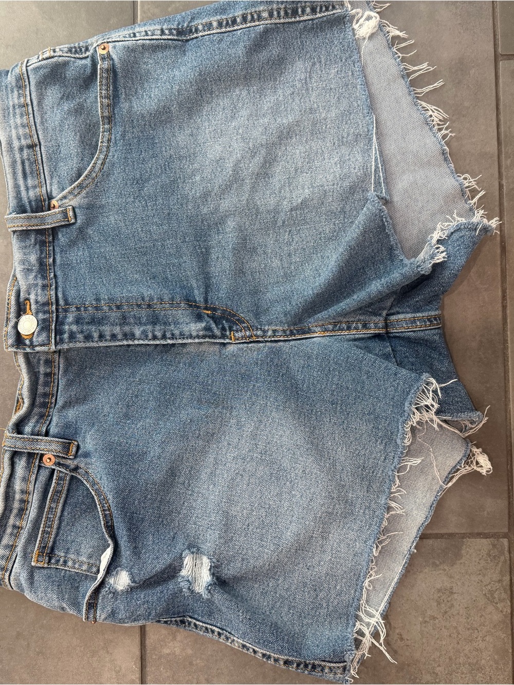 Levi’s Signature Women’s High-Rise Distressed Denim Shorts Size 12